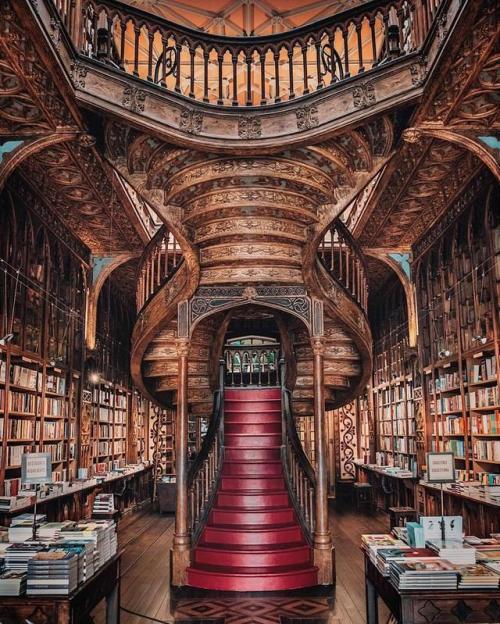 steampunktendencies: LIvraria Lello, a bookshop in Porto, Portugal.