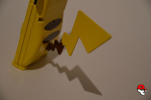 retrogamingblog:   Custom Pikachu Gameboy made by eforie 