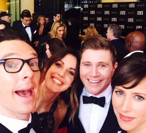 repmet: Allen and Charlie take a Golden Globes selfie with Benedict Cumberbatch and Sophie Hunter (x