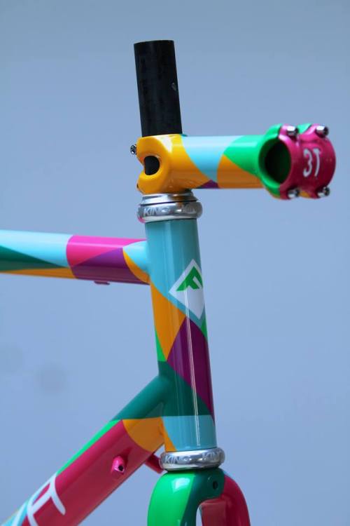 xarcex:  youcantbuyland:  duvelo:  Festka  That must have taken hours to paint.  I know n___n
