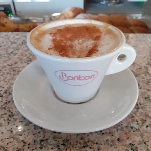 #17Febbraio2023🗓 Visita al Campo Santo ✝️ 😇 🙏, cappuccino cannellato 🥛 da Paul #BonBon
#buonvenerdi❤️ Visita in ⛪https://chiesadiseregno.it/beata-vergine-addolorata/
https://www.instagram.com/p/Cown8SktV0D/?igshid=NGJjMDIxMWI=