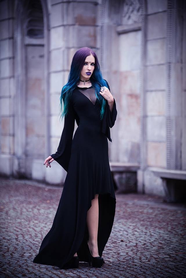 gothicandamazing:    Model, make-up, photo: Daedra    Welcome to Gothic and Amazing