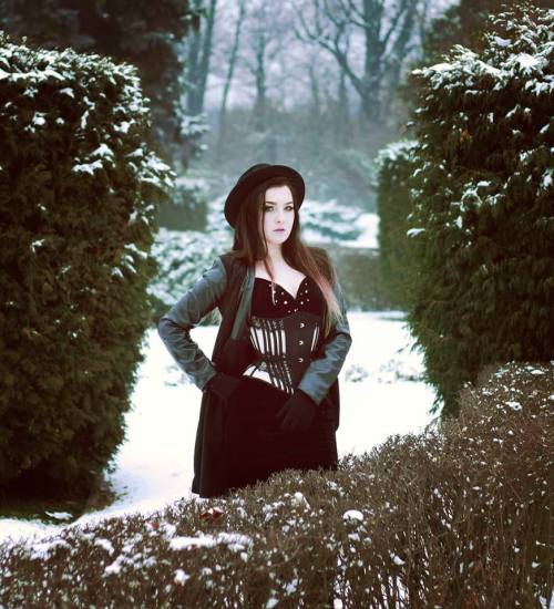 gothicandamazing:    Model / stylization / makeup: Silver WolfieCorset: Aranea BlackPhoto: Silver Wolfie PhotographyWelcome to Gothic and Amazing |www.gothicandamazing.org  