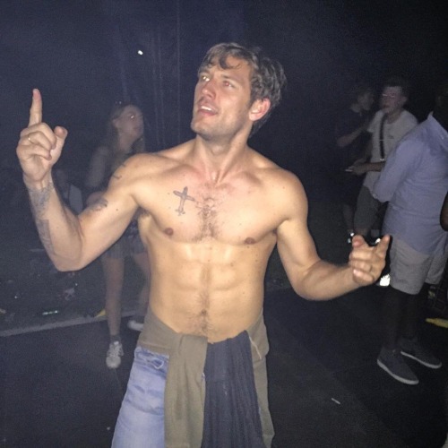 malecelebritys:  Alex Pettyfer