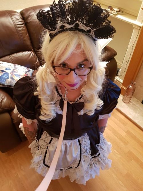 lockedinpinkandsatin: Sophie makes such a pretty maid.  Mistress Bambi.