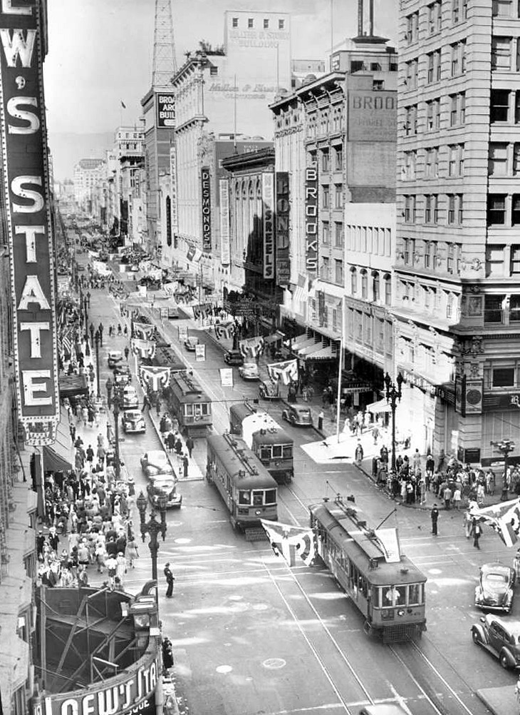 latimespast:
“ Downtown Los Angeles, 70 years ago: This is the intersection of Broadway and 7th as it looked in 1943.
Photo: UCLA Library / Los Angeles Times
”