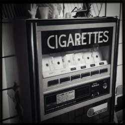 klappersacks:  Vintage Vending Maching at Tokyo Hackerspace by seanbonner on Flickr. 
