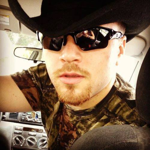 txjd:  slavethompson:  cowboy417a:  Rugged Fucker  Yes Sir   Hot