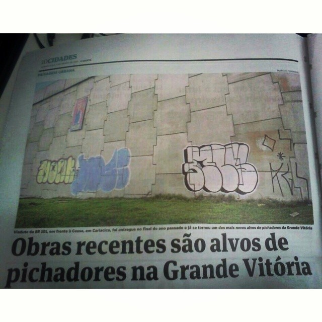 aquela leitura matinal. Foto por @matheusintra #bomdia #midia #ilovebombing #InstaSize