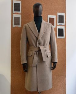 ardentesclipei:
“We made this beautiful overcoat with a pure wool by @loropianafabrics
Note the camo lining in the third picture!
Made with our Sartorial offer
#ardentesclipei #loropianafabrics (à Ardentes...