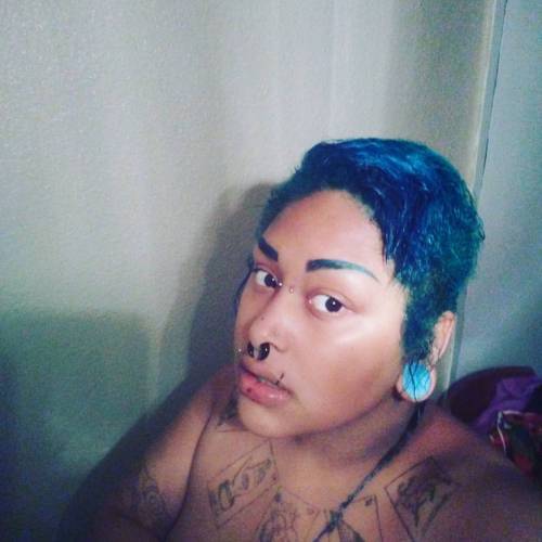 When you look daddy af #daddy #bluehair #shorthair #latinx #bodymods