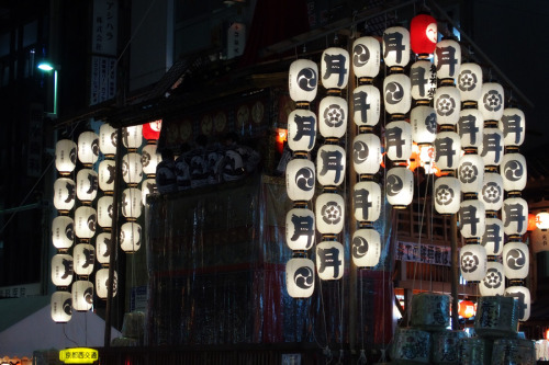 宵山からの帰還右を見ても左を見ても前を見ても後ろをみてもお祭り一昨日見た船鉾も豪華絢爛になってきてびっくり