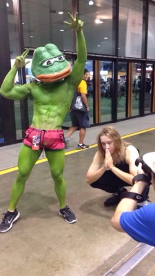 dandalf-thegay:  gingerjews:  Holy fucking shit I just met the most daddy Pepe ever  