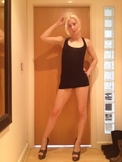 christinafutagirl:  Moi..simples. x Legs for Dayz! Cx  a hottie!!!