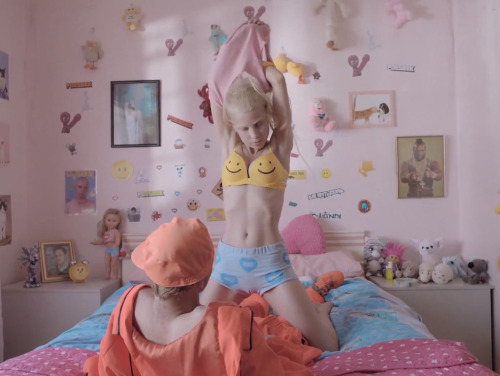 XXX punk-is-dad:  yolandi vi$$er photo