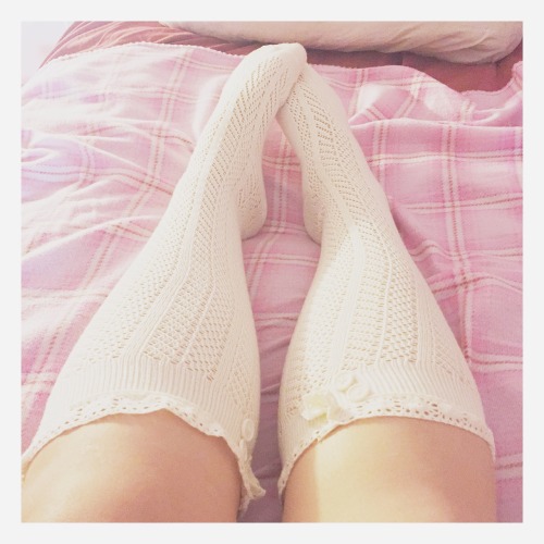 slide-in–baby:  daddys–little–babygirl:  Being cute for Daddy while he was asleep 🎀