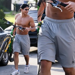 lamarworld:Mario Lopez booty