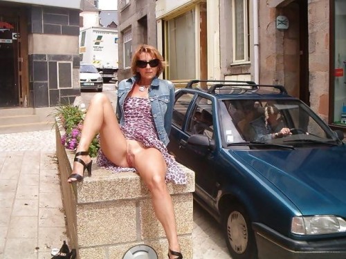 french4sluts:  LPG, la pute gratuite  Sublime