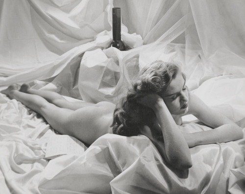 vixenvanalafleur: A nude study of Marilyn Monroe by Bruno Bernard, 1940s