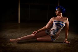 nerdybodypaint:  R2-D2 Star Wars body painting