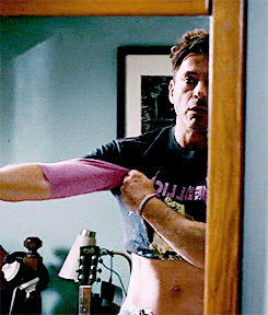 ngaging:  hotfamousmen:  Robert Downey Jr.  👍 😌