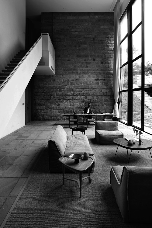 stoicremains:Xu Fu-Min completes “paradise-like house” in rural China that brings the landscape insi