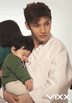 uri-hyukkie:  Leo and the sleeping baby 