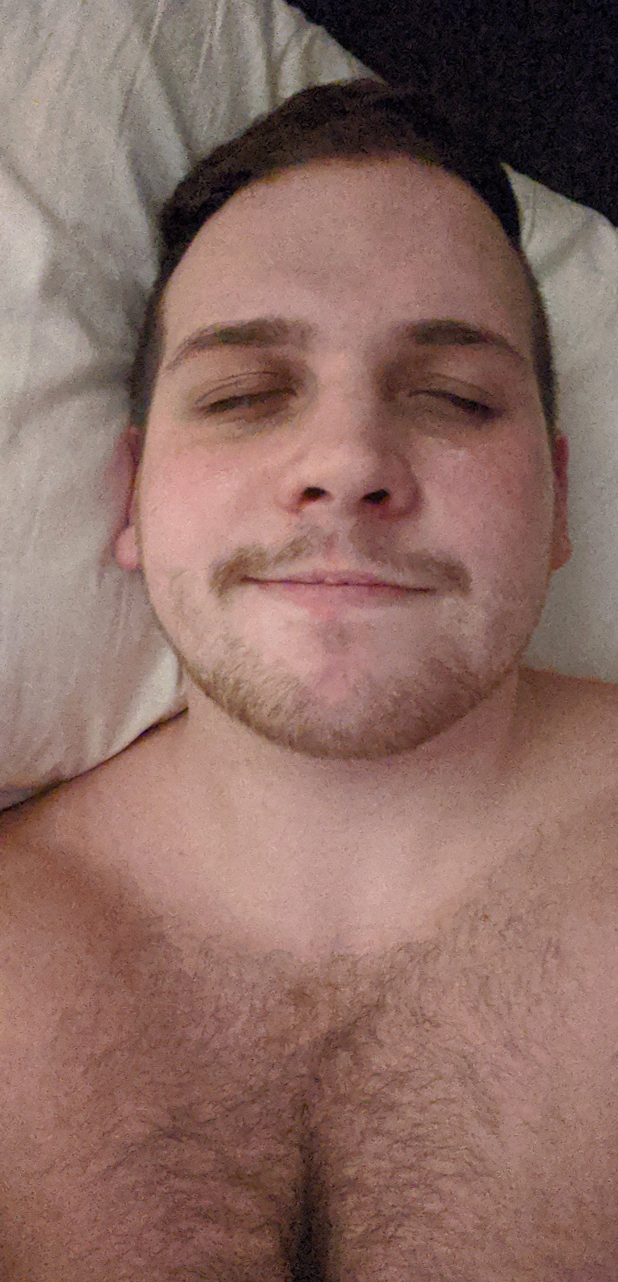 journeymanfool:First night in the new apartment/first shirtless selfies in the new