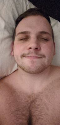 journeymanfool:First night in the new apartment/first shirtless selfies in the new