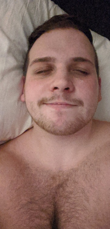 journeymanfool:First night in the new apartment/first shirtless selfies in the new