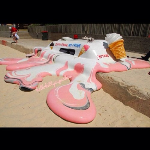 IT’S OVER A 100 OUTSIDE YUCK ☀️ #summer #toohot #melting #icecream #heat #sundayfunday #kawaii