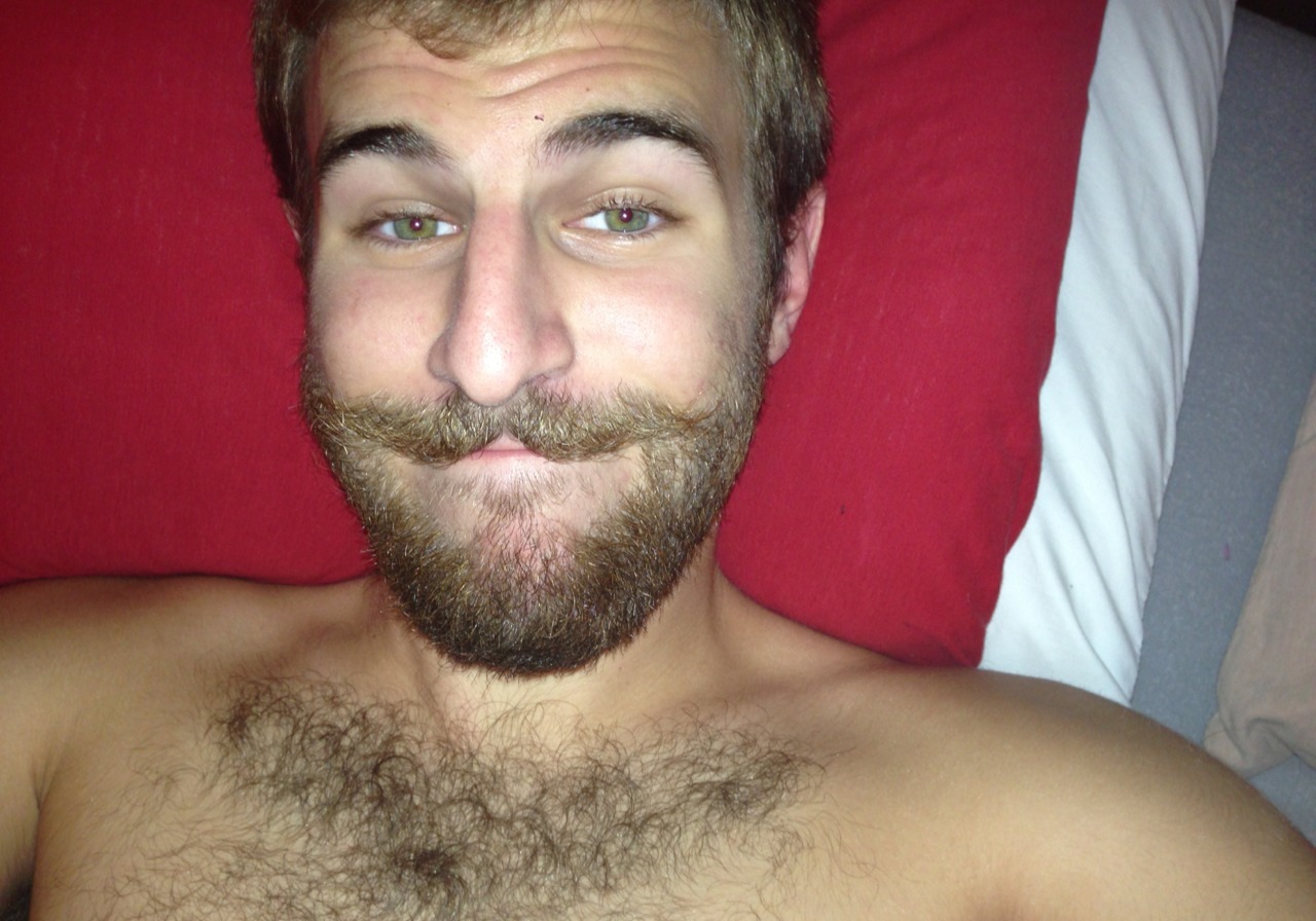 vanadriaanwilliams:hey i trimmed my beard but not my mustache today