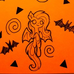 mediumsizetex:flutterberrypie:small flutterbat :) 🦇🧡🦇🧡🦇🧡🦇applebiter