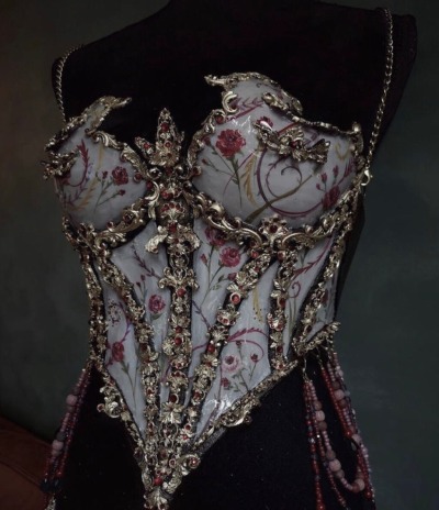 rosehaunt:I’d wear these baroque porcelain corsets in battle 🗡  