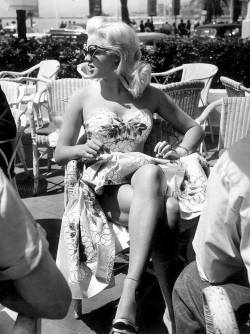 dailyactress:Diana Dors, Cannes, 1956.