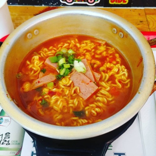 This ramen was so tasty. I want to marry it and have its little ramen babies. #koreanfood #ramen #sa