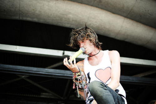 ineedtofindmywaybacktothestart:  Derek Sanders, Mayday Parade by kayleighkuhlman on Flickr. 