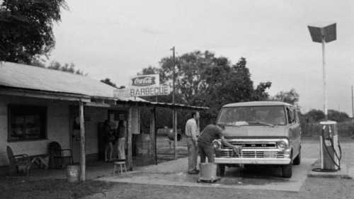 fatalitum:  The Texas Chainsaw Massacre (1974) 