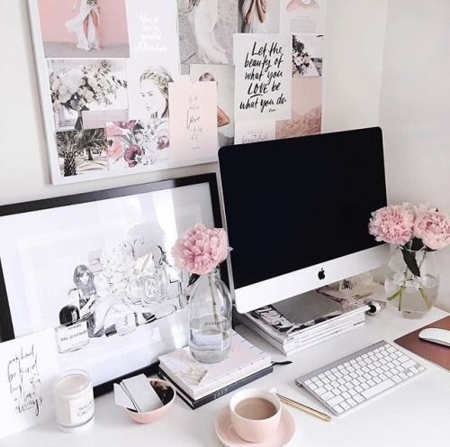 Like if you want to study/work in here! Do you like to add fresh flowers to your desk? Some people s