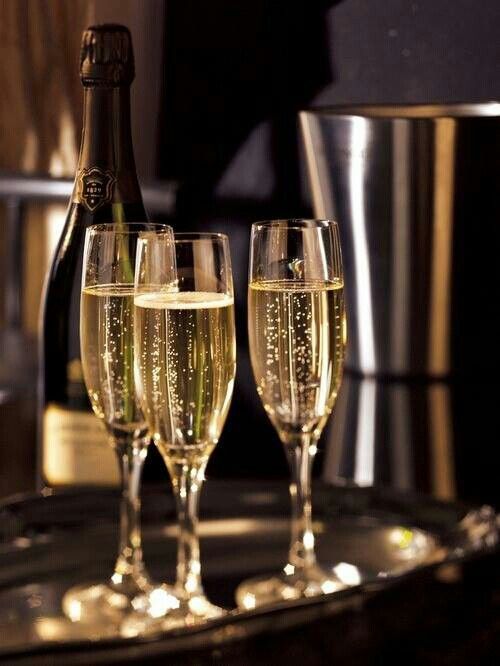 astraeasstar:  A celebration, submissiveinclination, requires bubbly!
