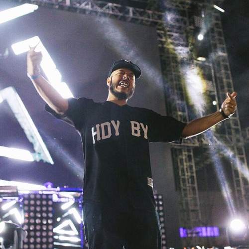 flosstradamus:  THAT YUNG NIGGA JUMPIN IN THE CROWD SHIT