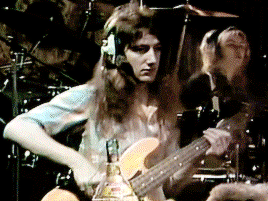 Queen - Somebody To Love (1976)