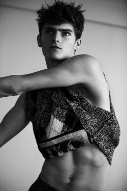 l-homme-que-je-suis:  Alexander Beck for Fiasco