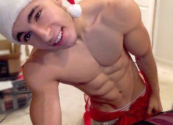 waistbandboy:  gymnastkid589:  Merry christmas🙈🎄🎅🎁