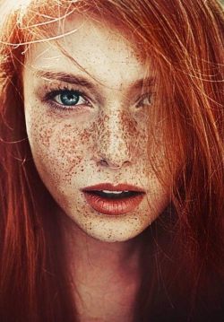 freckleddeviant:  redrule:  Freckles  Beautiful