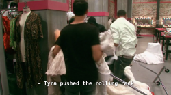 parishitme:  remember when drag race was this entertaining? 