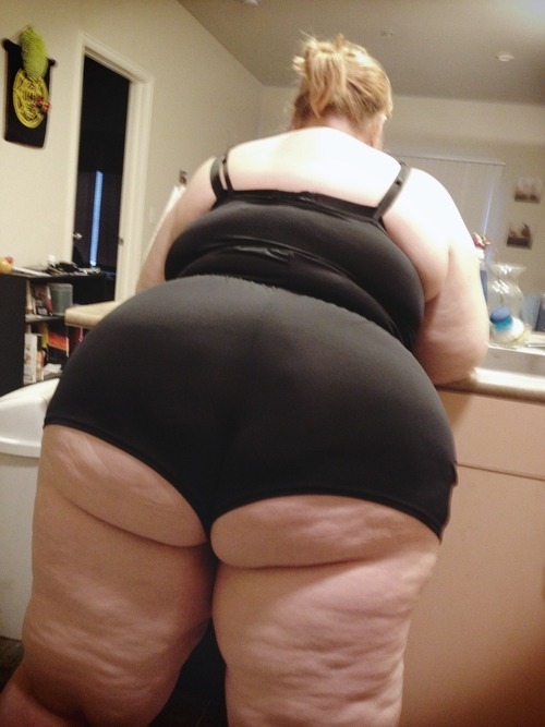 sellyoulite:  oh God !!!! this makes me sooo fucking horny !!!!!!!   Eat-up