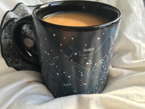 tragicinsanity:I BOUGHT A MUG THAT CHANGES FROM STARS TO CONSTELLATIONS WHEN YOU PUT COFFEE IN IT I 