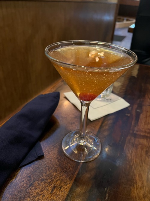 HOLY SHIT THIS MANHATTAN IS LIFE CHANGING. AND IT HAS GLITTER IN IT IM OBSESSED