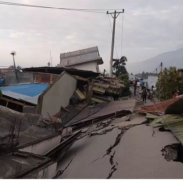 i-restuff: i-restuff:   pizzabarnes:  AGAIN. I see nothing about this side of the country on this site. PLEASE. Send as much as you can manage their way - support, money, whatever you can.   My hometown (Balikpapan) was literally accros the sea from this